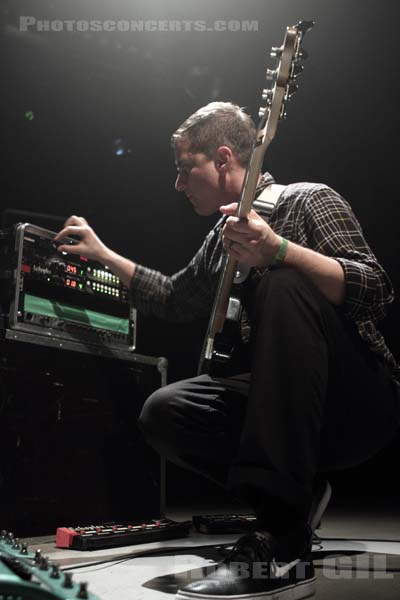 BATTLES - 2011-11-15 - PARIS - La Machine (du Moulin Rouge) - 